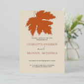 Orange Herbst Ahornblättriger Hochzeitsplatz Rose  Folieneinladung (Stehend vorne)