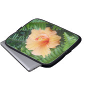 Orange Hibiskus Blume mit Ferns Laptopschutzhülle (Vorne Knopf)