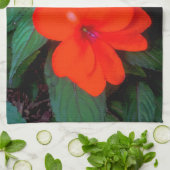 Orange Impatiens Blume Geschirrtuch (Gefaltet)