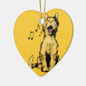 Orange Katze des niedlichen Gesangs, die mit Keramikornament (Links)