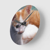 Orange Kitten Fotograf Runde Wanduhr (Winkel)