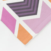 Orange lila rosa geometrisches Zickzack Muster Fleecedecke (Ecke)