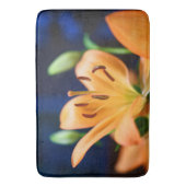 Orange Lilly Blume Blosso Badematte (Vorderseite Vertikal)