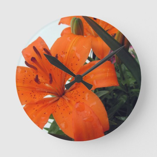 Orange LIly Runde Wanduhr (Vorderseite)
