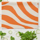 Orange Liquid Swirl Flow Groovy Streifen Y2K Muste Geschirrtuch (Gefaltet)