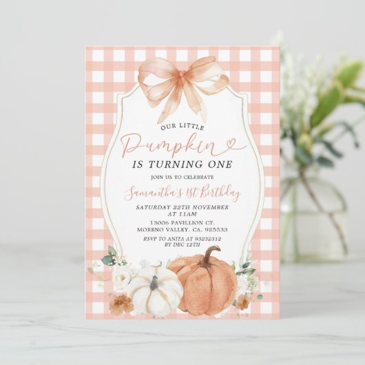 Orange Little Pumpkin Fall Gingham Einladung (Stehend Vorderseite)