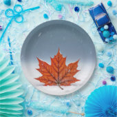 Orange Maple Leaf On Fresh Snow  Pappteller (Party)