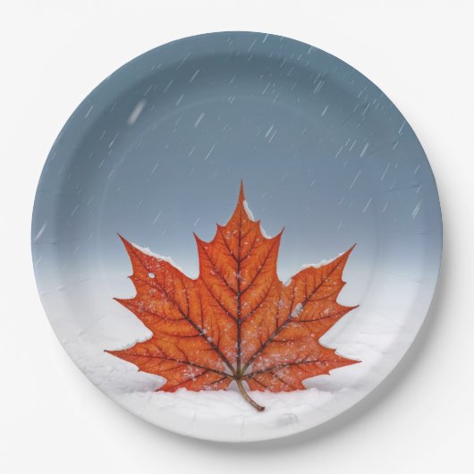 Orange Maple Leaf On Fresh Snow  Pappteller (Vorderseite)