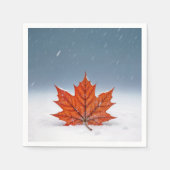 Orange Maple Leaf On Fresh Snow Serviette (Vorderseite)
