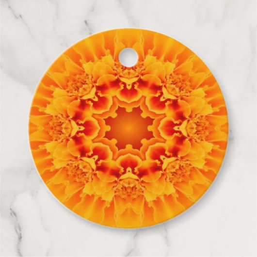 Orange Marigold Mandala Geschenkanhänger (Vorderseite)