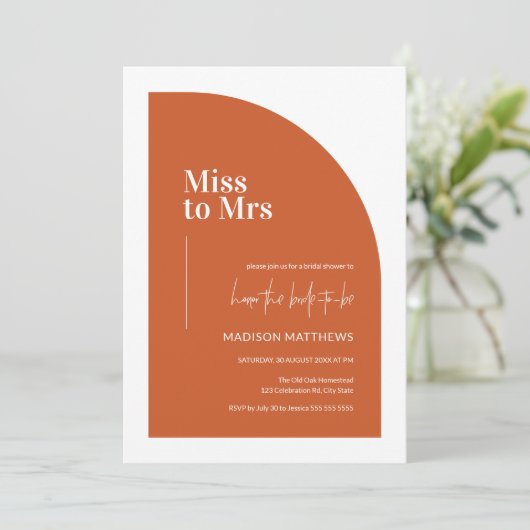 Orange Minimal Half Arch Miss an Mrs. Brautparty Einladung (Stehend Vorderseite)