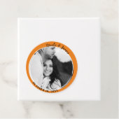 Orange Minimal Trendy Round Foto Gastgeschenk Hoch Geschenkanhänger (Beispiel)