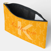 Orange Monogram Pattern Individuelle Name Zubehörtasche (Offen)
