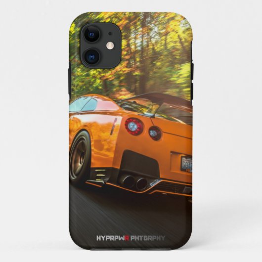 Orange Nissan GT-R, das durch Seattle-Straßen Case-Mate iPhone Hülle (Rückseite)