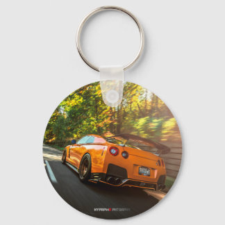 Orange Nissan GT-R Ripping through Seattle streets Schlüsselanhänger