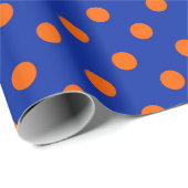 Orange On Blue Polka Dots Pattern Design Geschenkpapier (Rolleneckpunkt)
