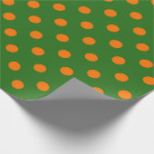 Orange On Green Polka Dots Pattern Design  Geschenkpapier (Ecke)