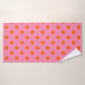 Orange on Pink Polka Dots Design Badehandtuch (Badehandtuch)