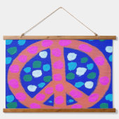 Orange Peace Sign auf Blue Wandteppich Mit Holzrahmen (Vorne)