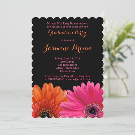 Orange Pink Black Gerbera Daisy Graduation Party Einladung (Stehend Vorderseite)