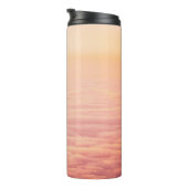 Orange Pink Fluffy Clouds Sky Thermosbecher (Nach rechts gedreht)