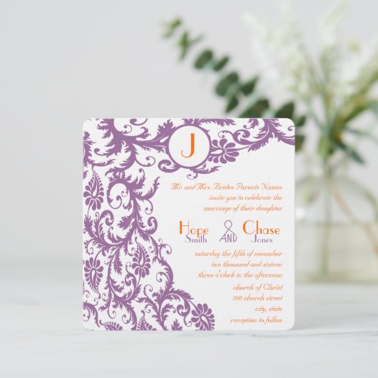 Orange Plum Damask Monogram Wedding Einladung (Stehend Vorderseite)