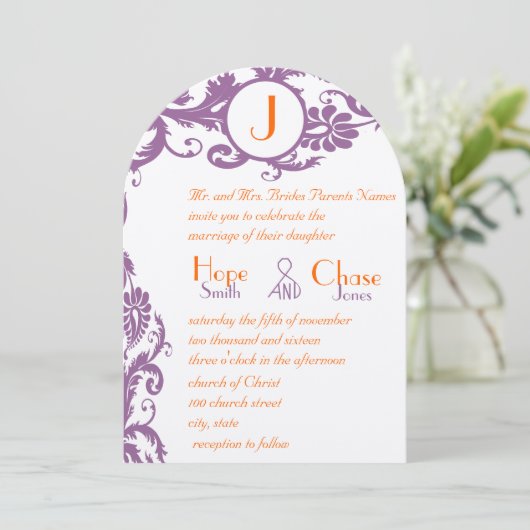 Orange Plum Damask Monogram Wedding Einladung (Stehend Vorderseite)