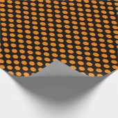 Orange Polka Dot auf schwarzem Wrapping Paper Geschenkpapier (Ecke)