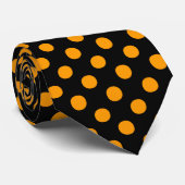 Orange Polka Dots auf schwarzem Hintergrund Krawatte (Gerollt)