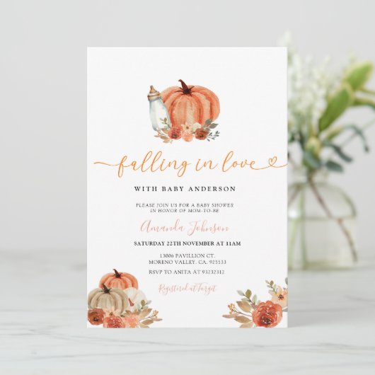 Orange Pumpkin Falling in Liebe Fall Babydusche Einladung (Stehend Vorderseite)