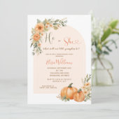 Orange Pumpkin, He or she Fall Floral Gender Revea Einladung (Stehend Vorderseite)