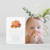 Orange Pumpkin Herbstlaubs 1. Geburtstag Foto Einladung (Stehend Vorderseite)