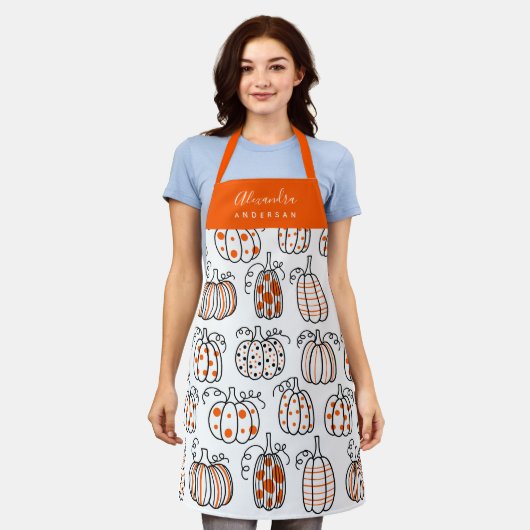 Orange Pumpkin Pattern Skriptname Monogram Koch Schürze (Getragen)