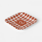 Orange-Red Gingham Monogram Wappen Custom Pappteller (Gewinkelt)