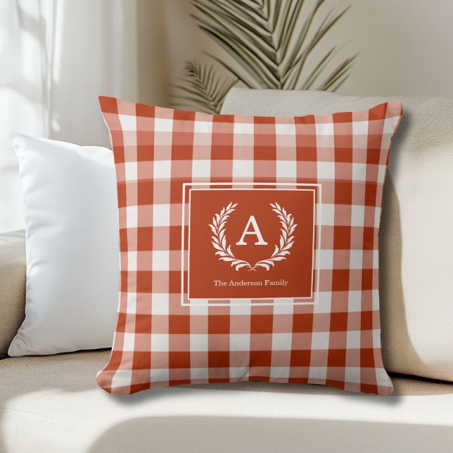 Orange-Red Gingham Monogram-Wappen Kissen (Orange-Red Gingham Monogram Crest Throw Pillow)