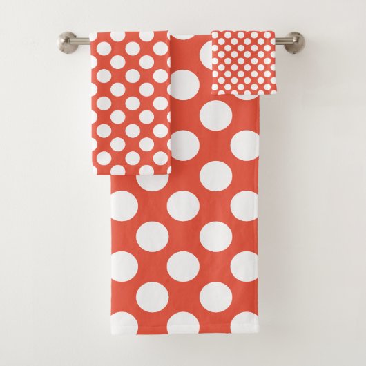 Orange Red: Grosses weißes Polka Dot Pattern Badhandtuch Set (Insitu)