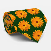Orange Ringelblumen-Muster - dunkelgrün Krawatte (Gerollt)