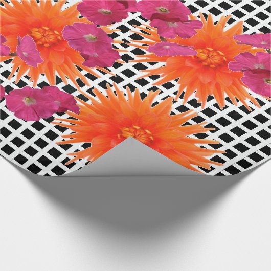 Orange rosa Blume B/W Karo Wrapping Paper Geschenkpapier (Ecke)
