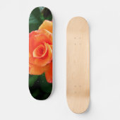 Orange Rose Blume Skateboard (Vorderseite)