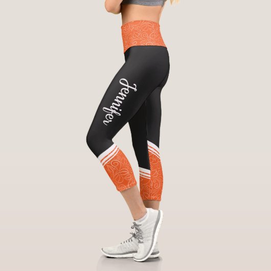 Orange & schwarz blumenweiße Streifen und Name mod Capri Leggings (Links)
