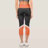 Orange & schwarz blumenweiße Streifen und Name mod Capri Leggings (Rückseite)