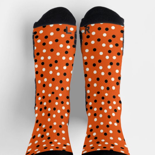 Orange, Schwarz und Weiß Poke A Dot Design Socken (Oben)