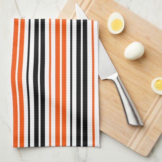 Orange Schwarz Weiß Streifen Muster Design Geschirrtuch (Viertel Falte)