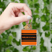 Orange schwarzer laufender schlüsselanhänger (Hand)