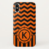 Orange schwarzes Zickzack-Monogramm Case-Mate iPhone Hülle (Rückseite)