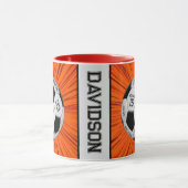 Orange Soccer Ball Custom Text Birthday Milestone Tasse (Zentrum)