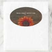 Orange Sonnenblumen und Barnwood-Hochzeitsticker Ovaler Aufkleber (Tasche)