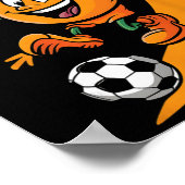 Orange spielt Fußball Poster (Ecke)