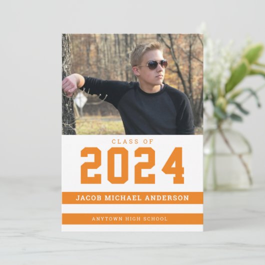 Orange Sporty Stripes Foto Graduation Party Einladung (Stehend Vorderseite)