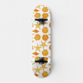 Orange Strand-Muschel-Muster Skateboard (Vorderseite)